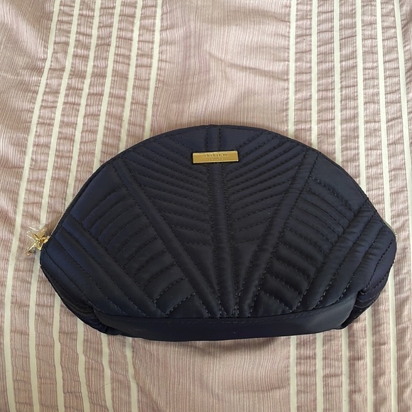 NWT Cle De Peau Cute Makeup Bag - Picture 2 of 3